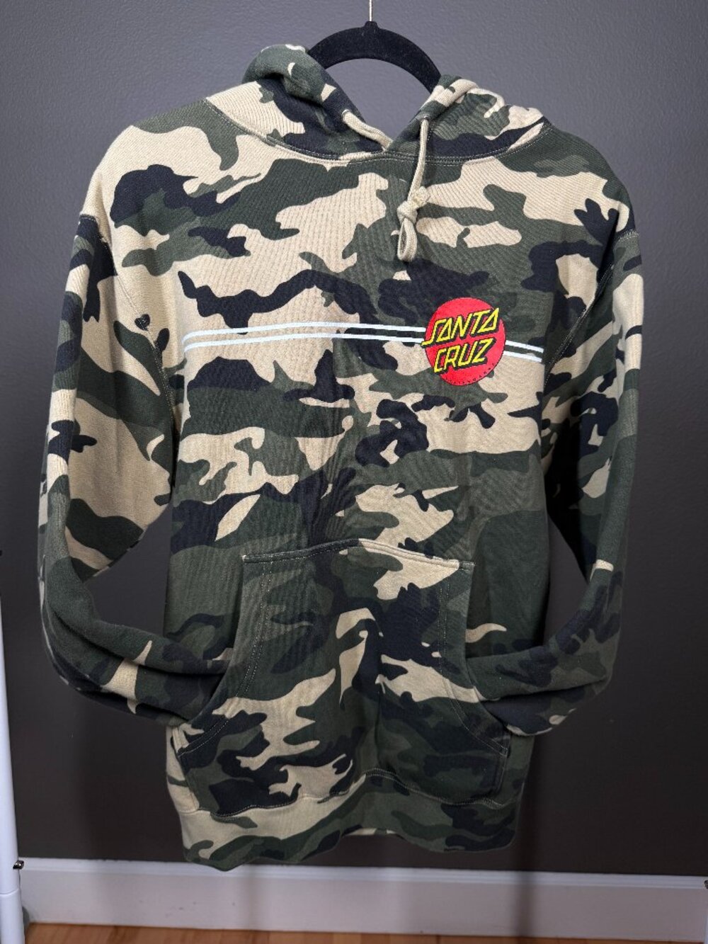 Santa Cruz Hoodie Women M Green Camouflage Graphic Logo Kangaroo Pocket Pullover
